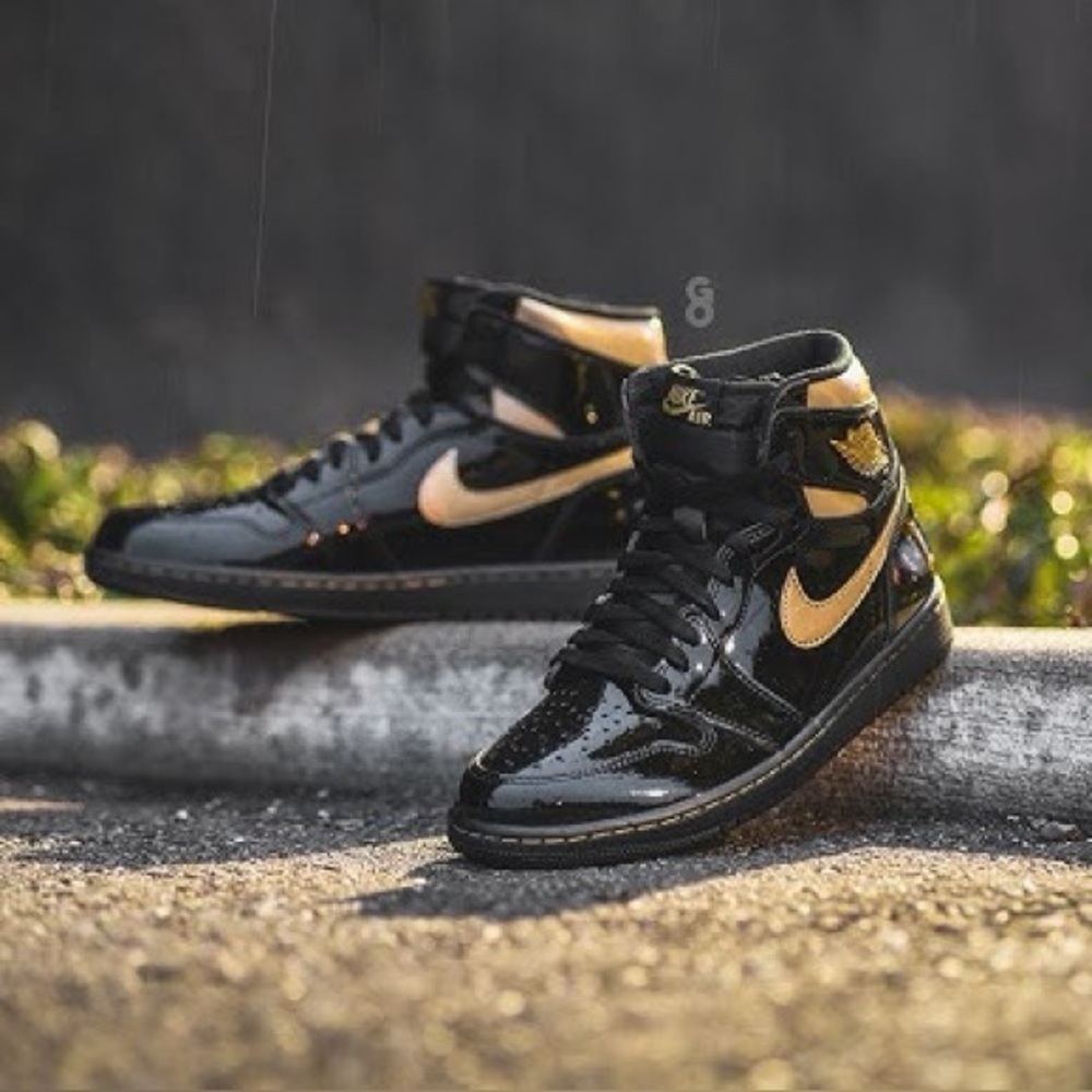 JORDAN 1 RETRO HIGH OG 'BLACK METALLIC GOLD' grade school